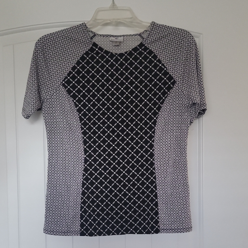 Worthington Black and White Geometric Short Sleeve Top